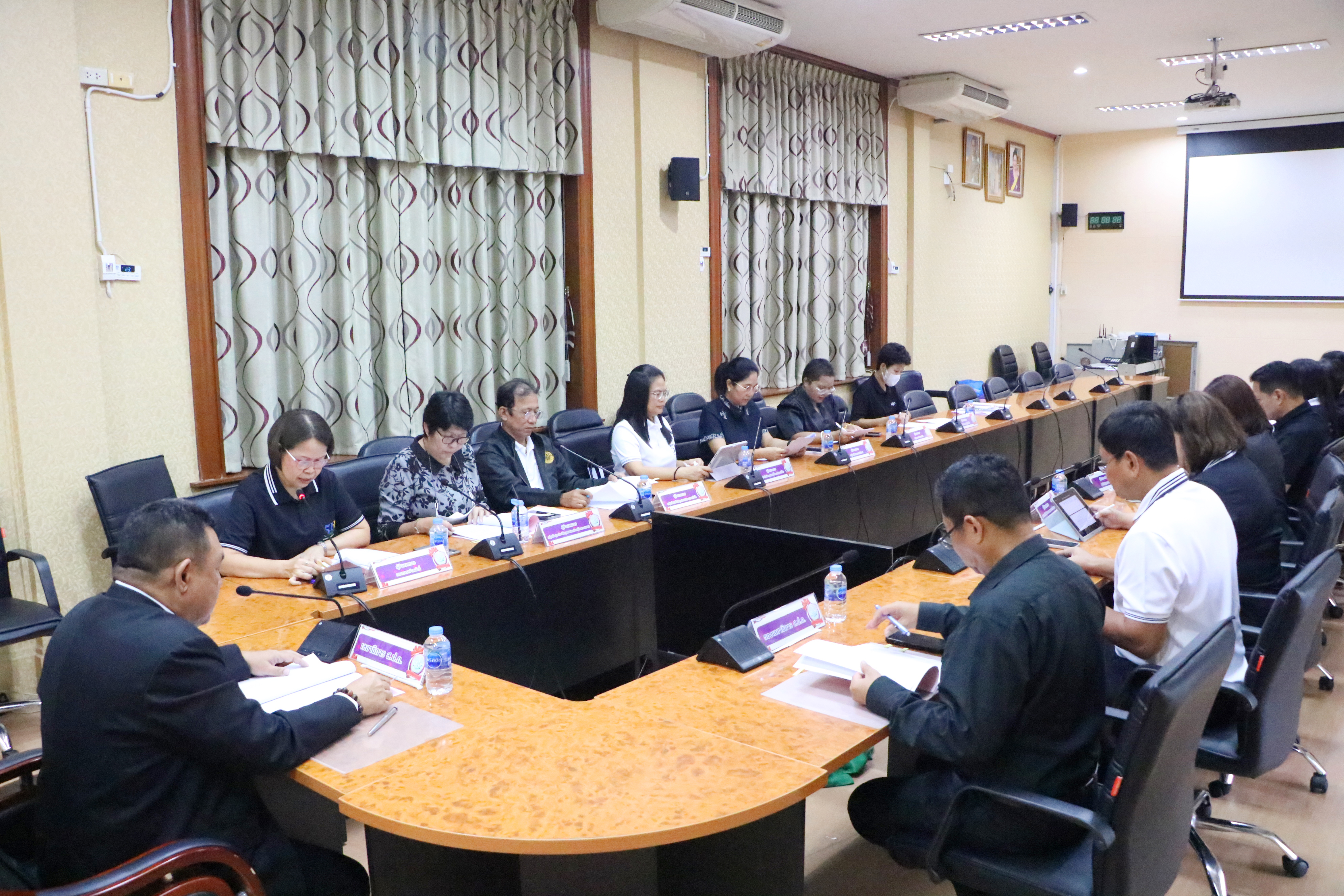title - ส.ป.ก. ประชุมคณะกรรมการพิจารณาการขอพระราชทานเครื่องราชอิสริยาภรณ์ อันเป็นที่เชิดชูยิ่งช้างเผือก เครื่องราชอิสริยาภรณ์อันมีเกียรติยิ่งมงกุฎไทย และเหรียญจักรพรรดิมาลา ครั้งที่ 2/2569